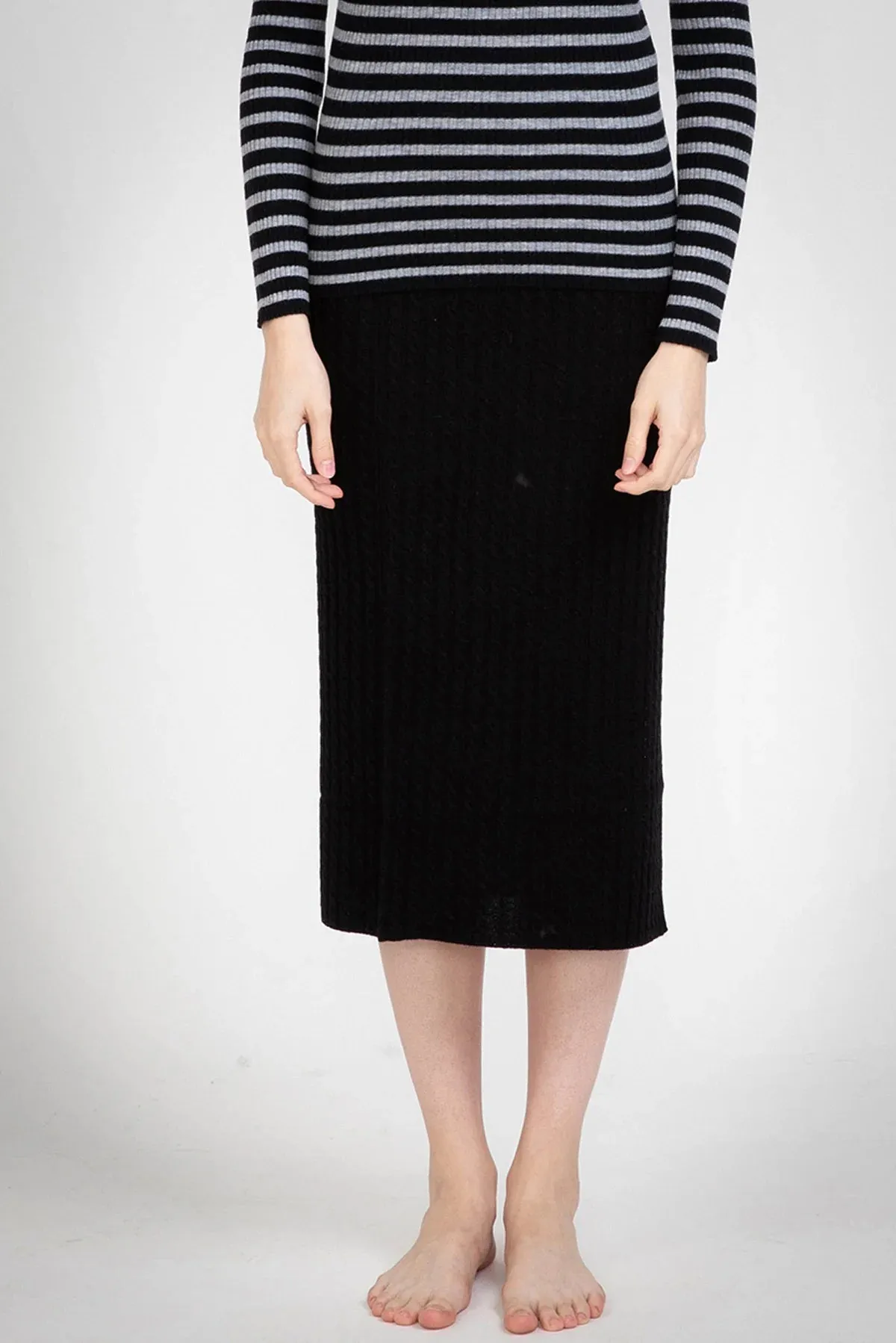 Aleger Cashmere Ribbed Pencil Skirt in Black