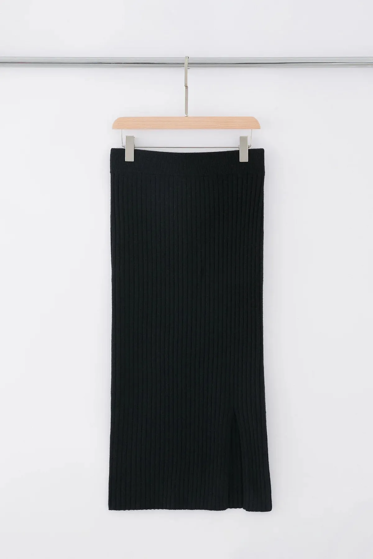 Aleger Cashmere Ribbed Pencil Skirt in Black